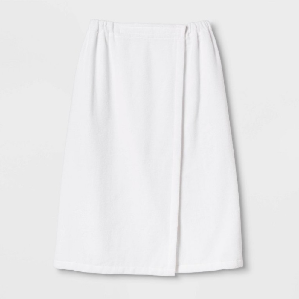Room Essentials Bath Body Wrap in White